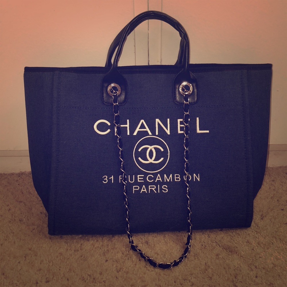 Chanel Canvas Tote bag // Chanel V.I.P
